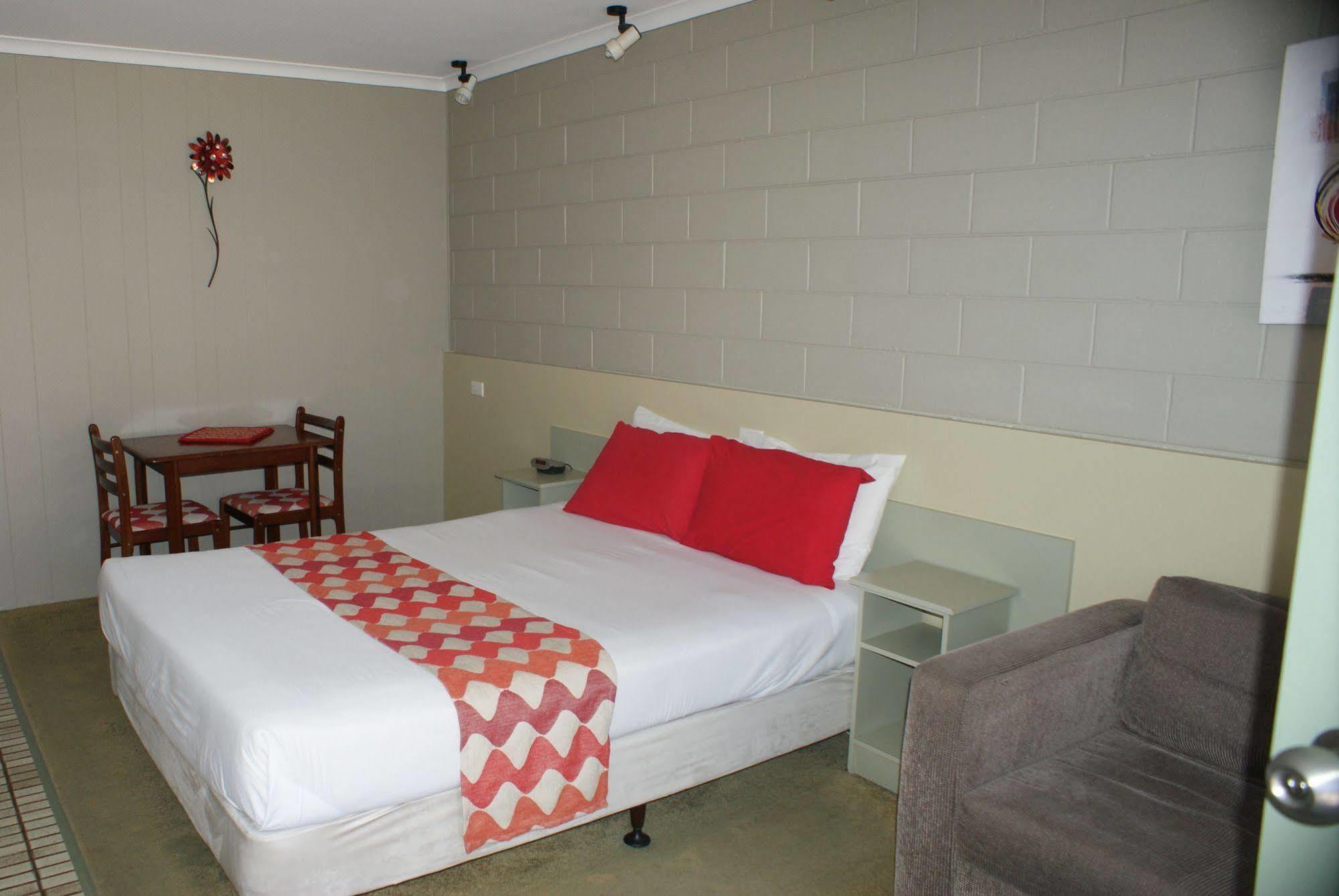 Sandbar Motel Lakes Entrance Exterior photo